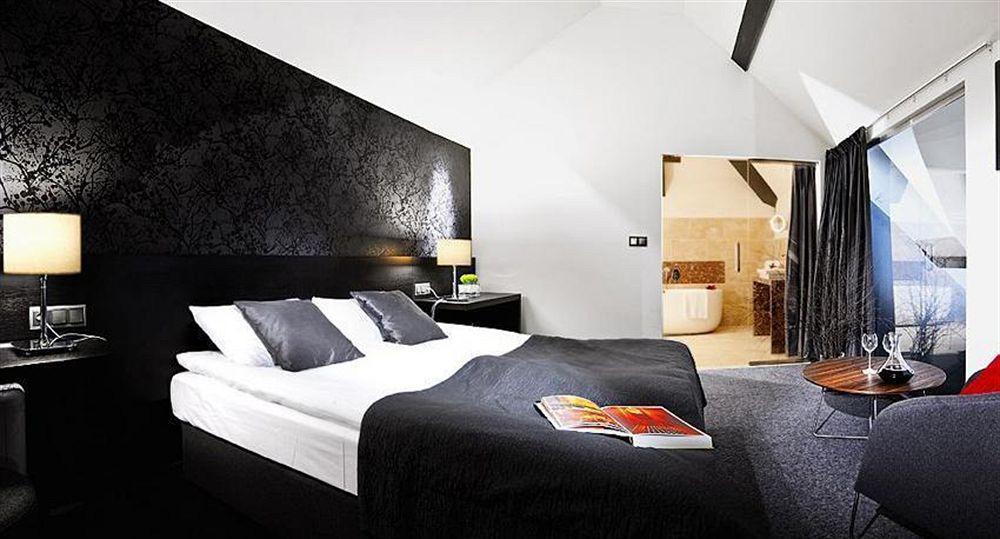 Hotel Remes Opalenica Bagian luar foto