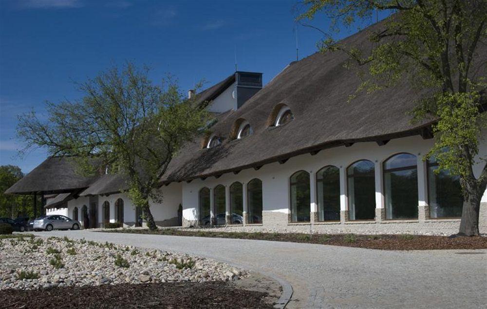 Hotel Remes Opalenica Bagian luar foto