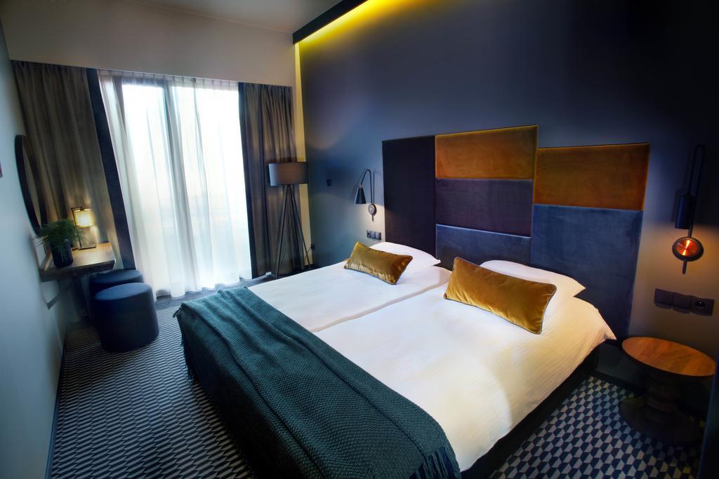 Hotel Remes Opalenica Bagian luar foto