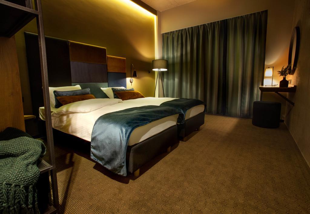 Hotel Remes Opalenica Bagian luar foto