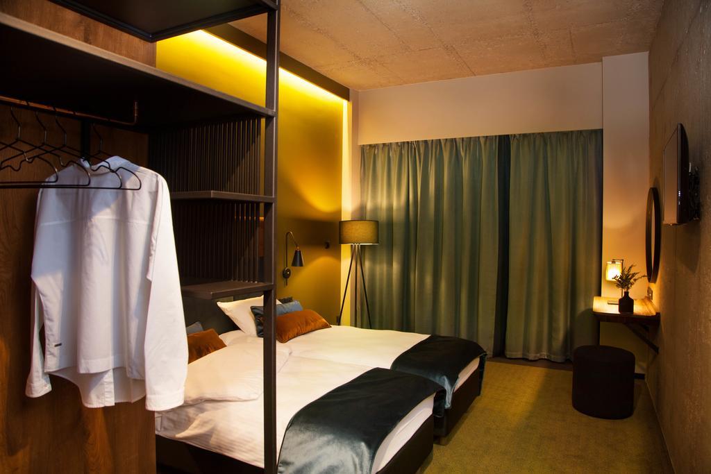 Hotel Remes Opalenica Bagian luar foto