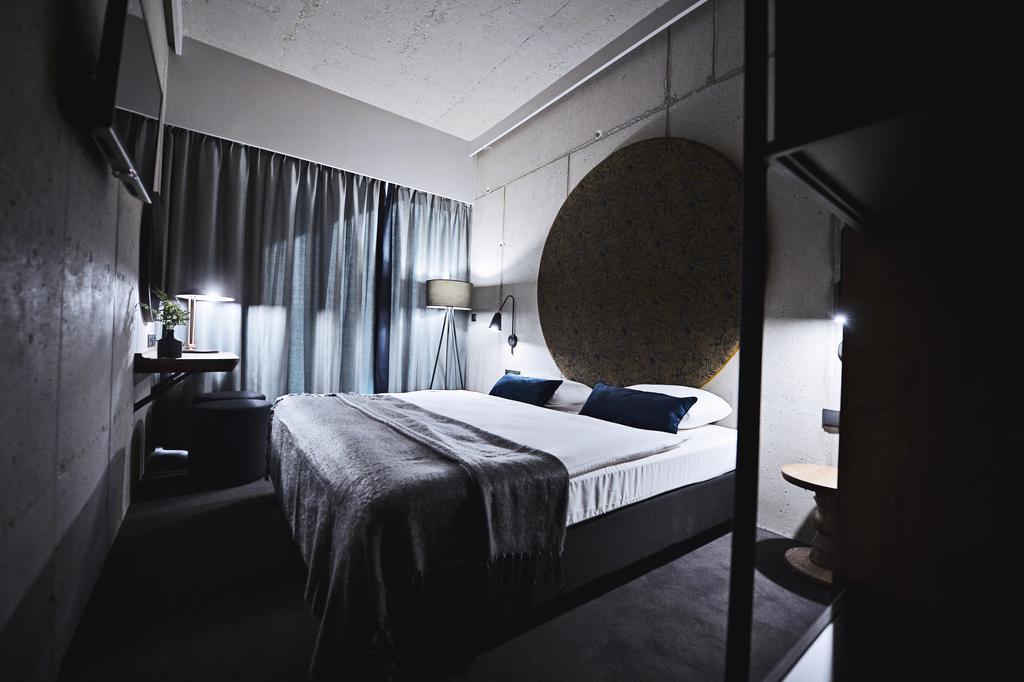 Hotel Remes Opalenica Bagian luar foto