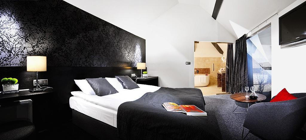 Hotel Remes Opalenica Bagian luar foto