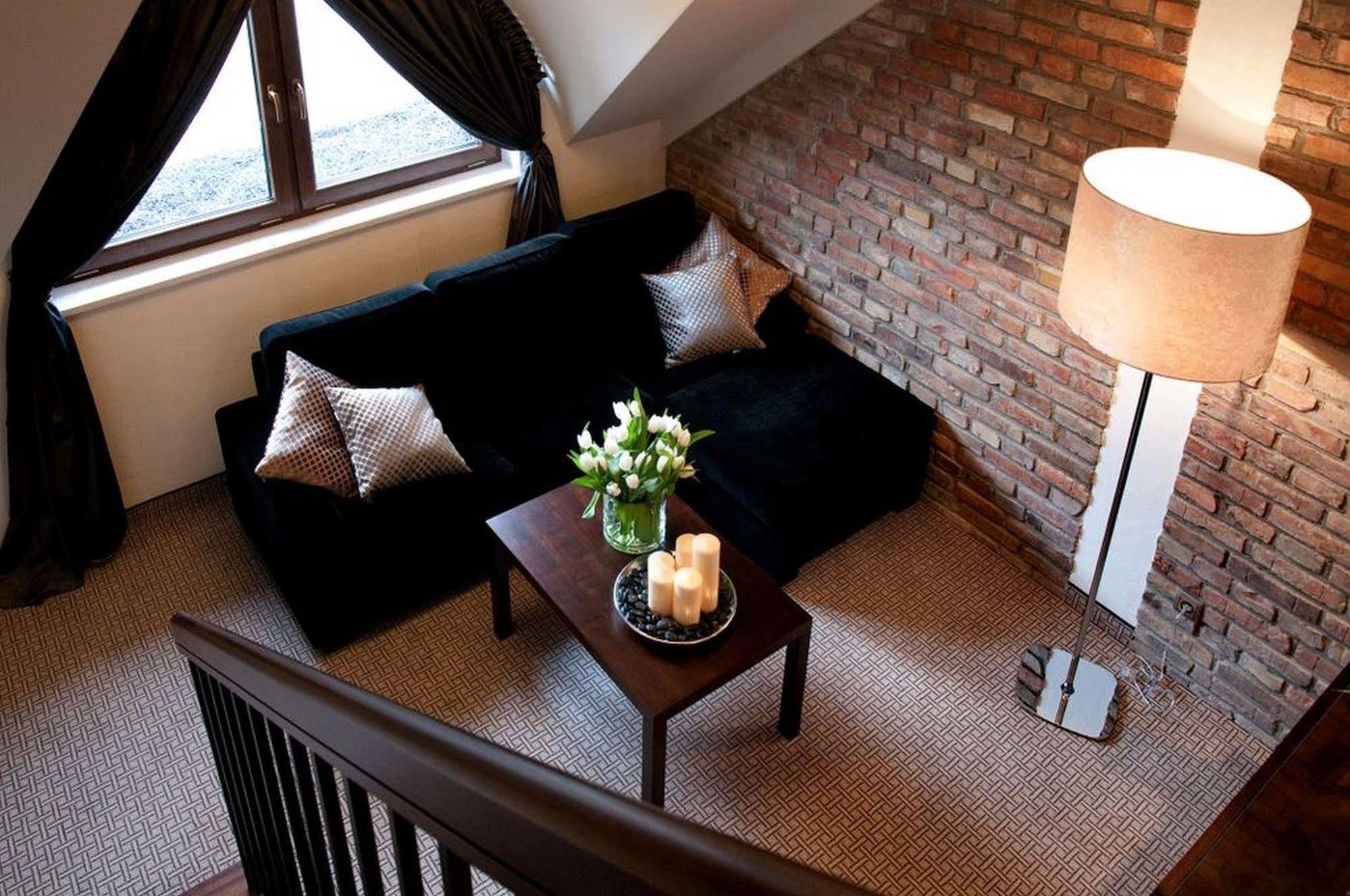 Hotel Remes Opalenica Bagian luar foto