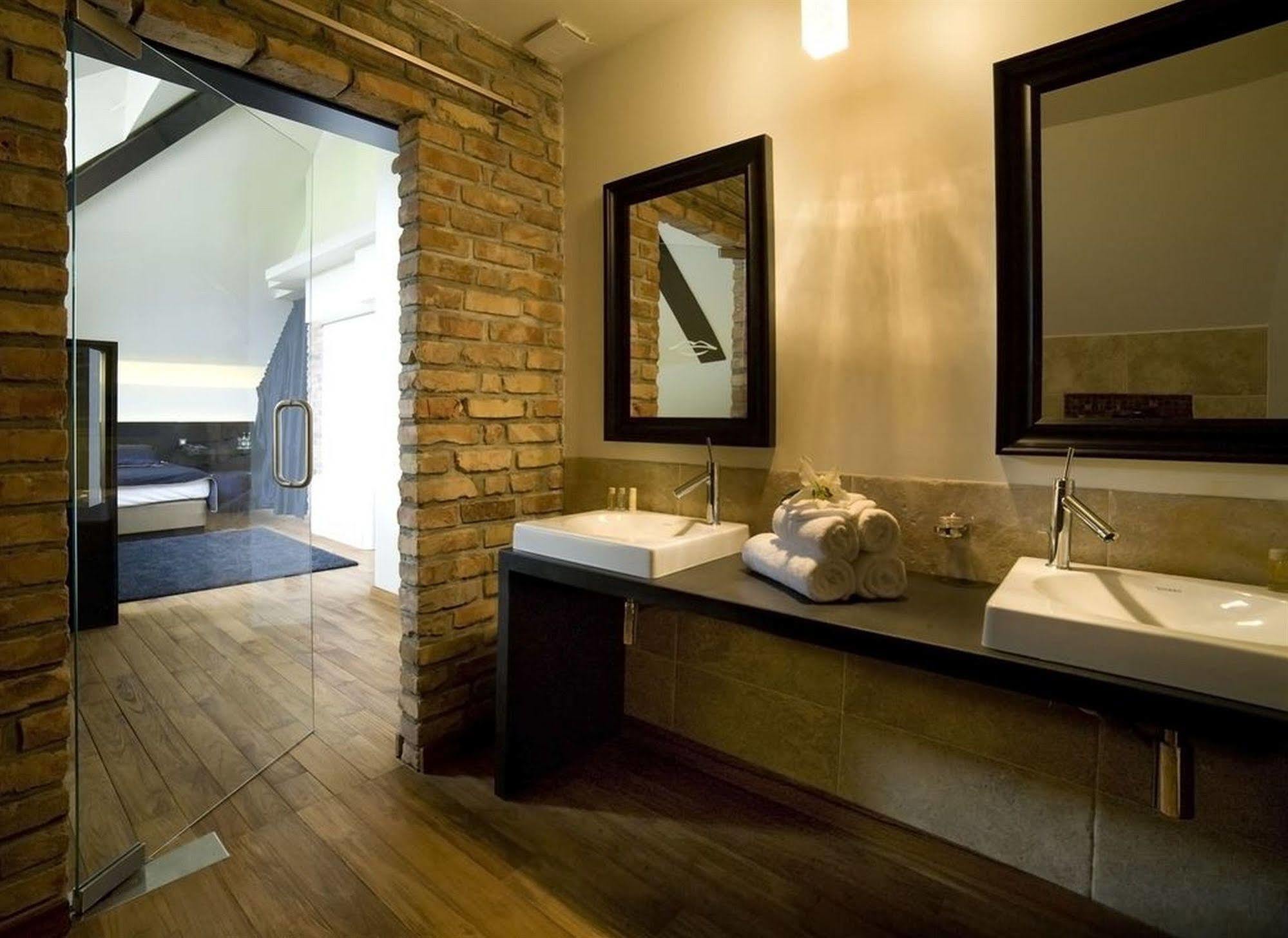 Hotel Remes Opalenica Bagian luar foto