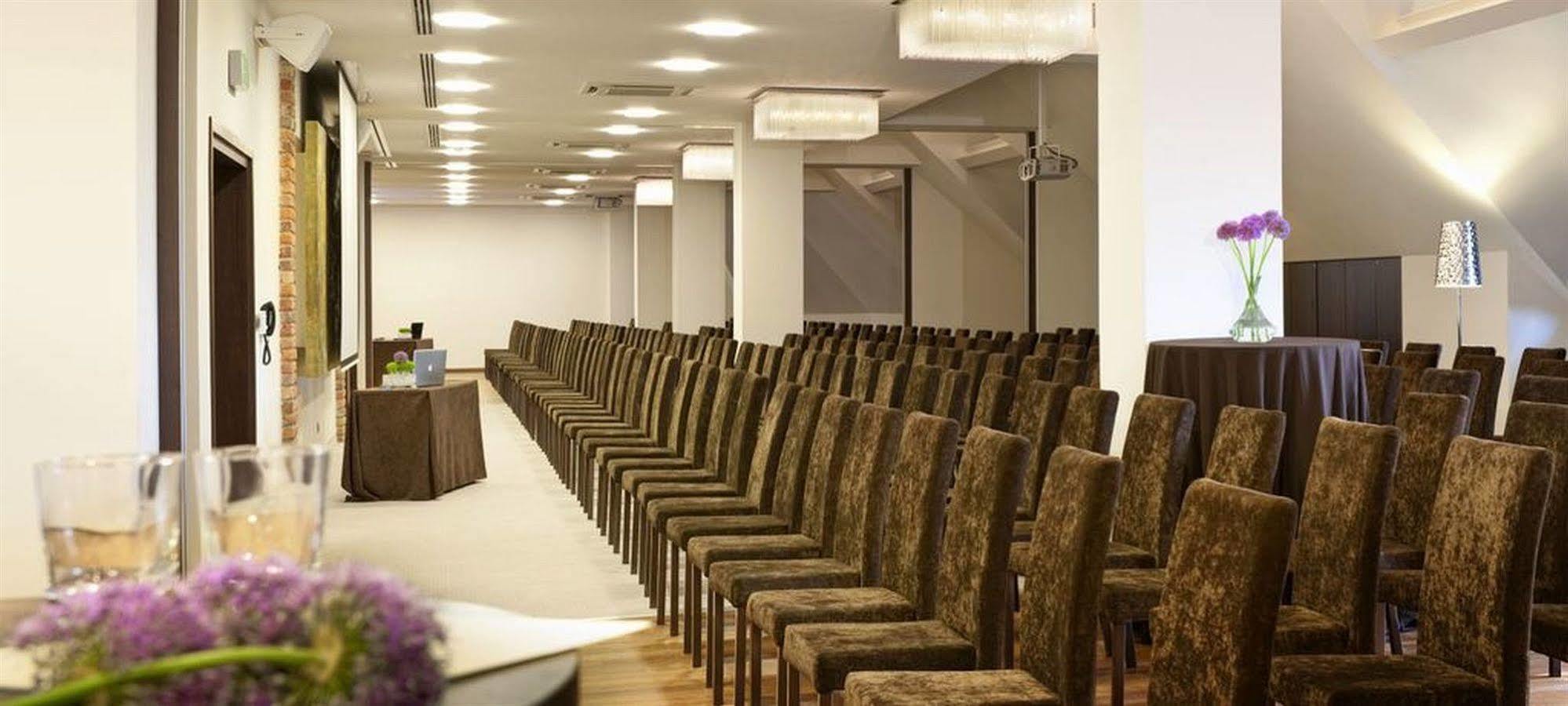 Hotel Remes Opalenica Bagian luar foto