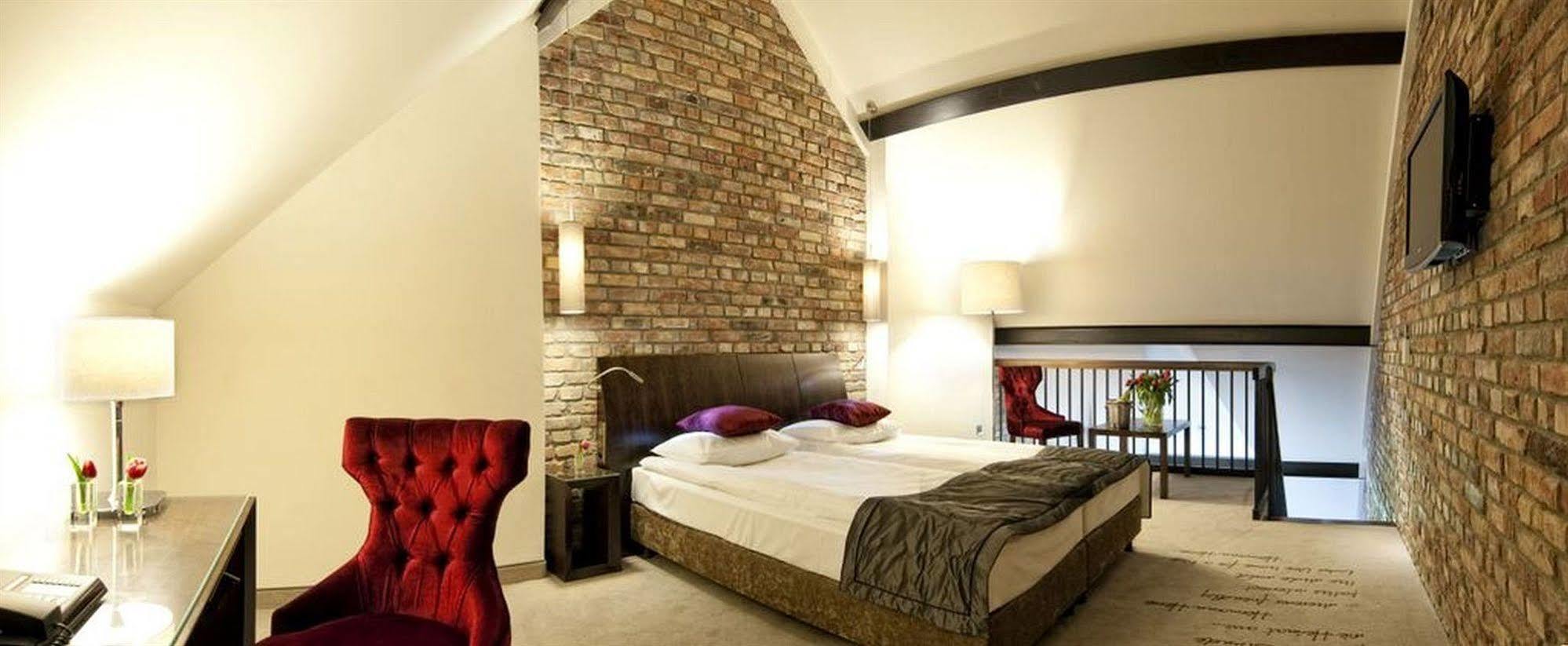 Hotel Remes Opalenica Bagian luar foto