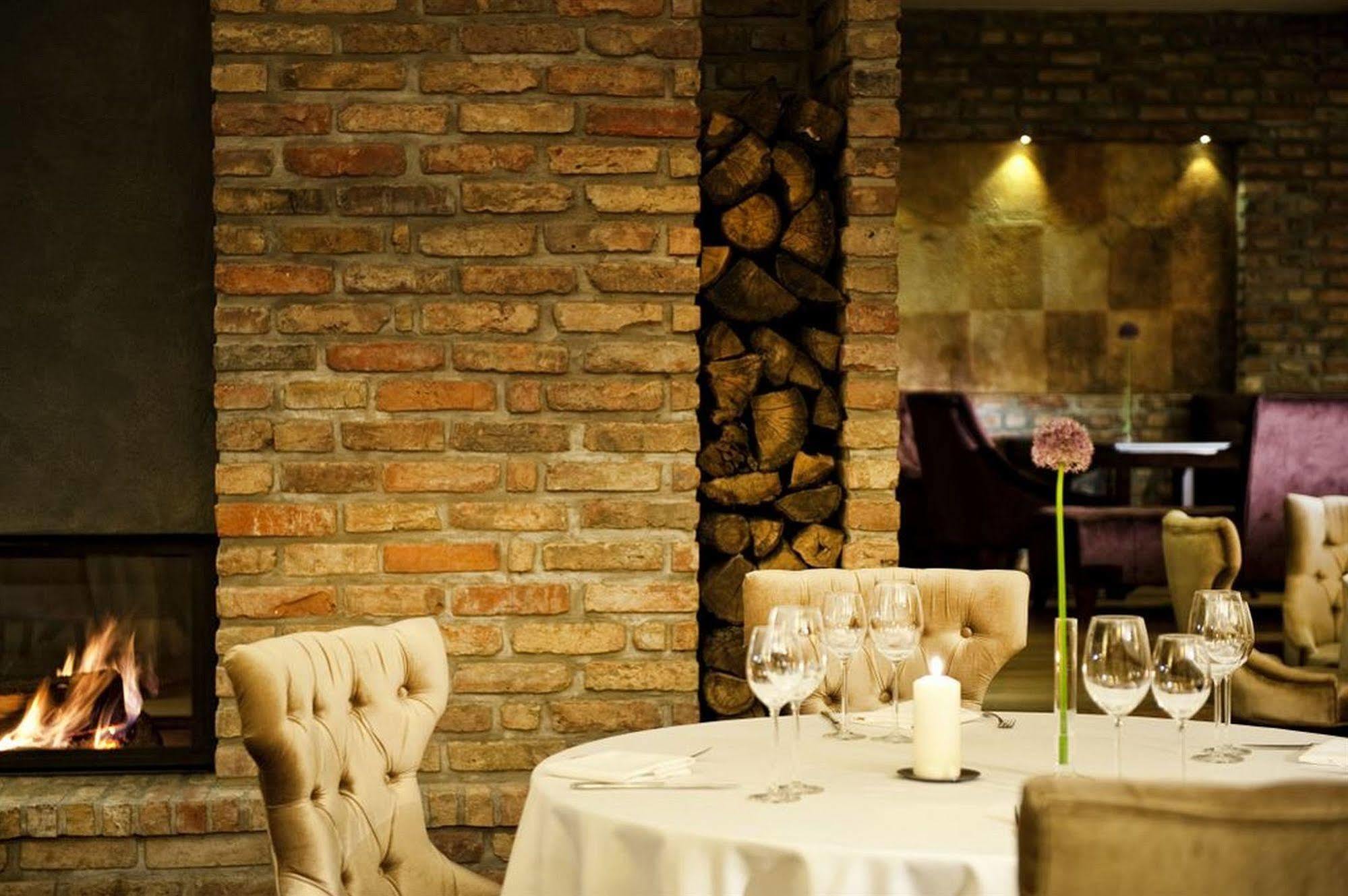 Hotel Remes Opalenica Bagian luar foto