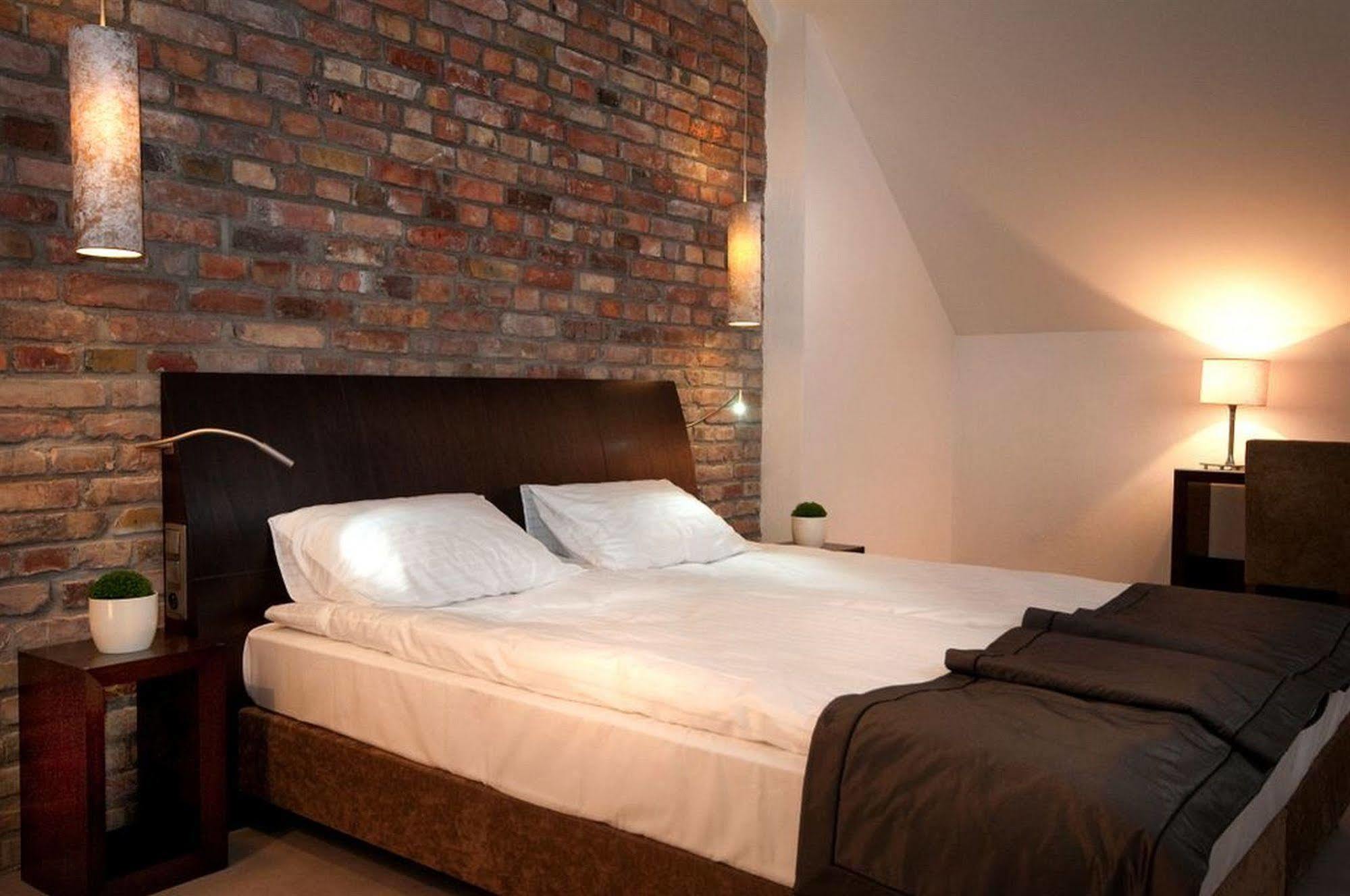 Hotel Remes Opalenica Bagian luar foto