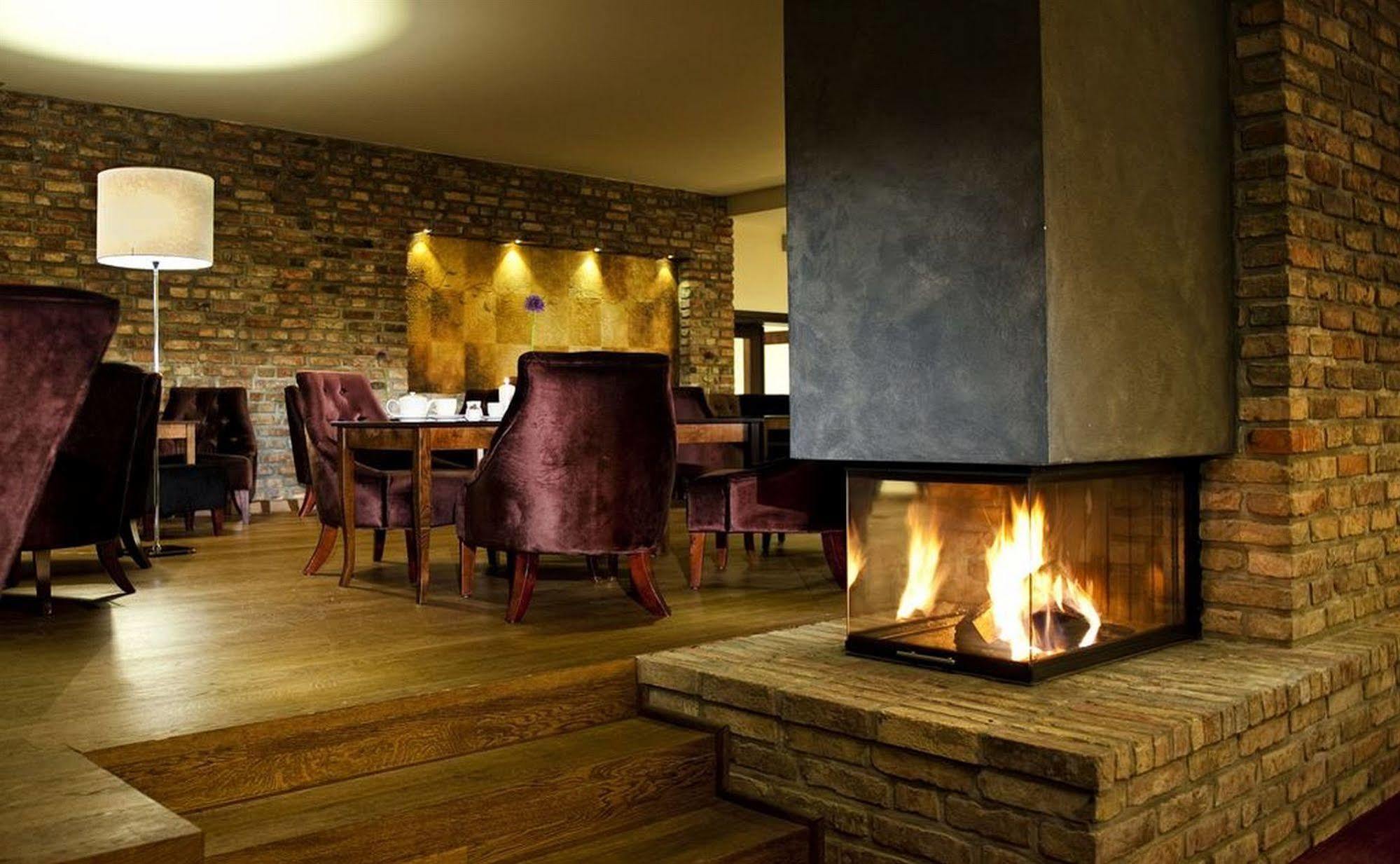 Hotel Remes Opalenica Bagian luar foto